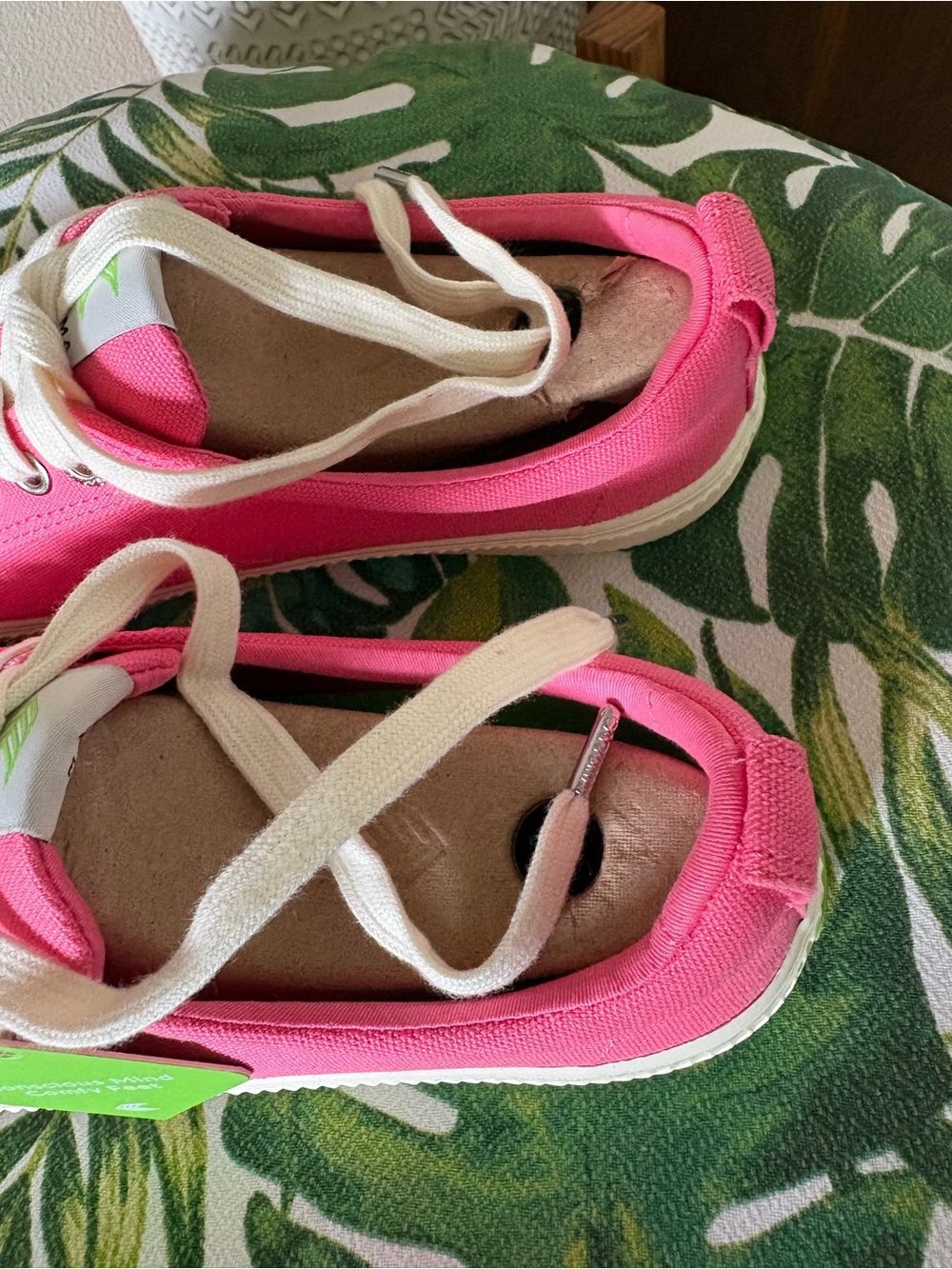 Cariuma The OCA Pink Lemonade Sneakers NWT - Picture 4 of 9